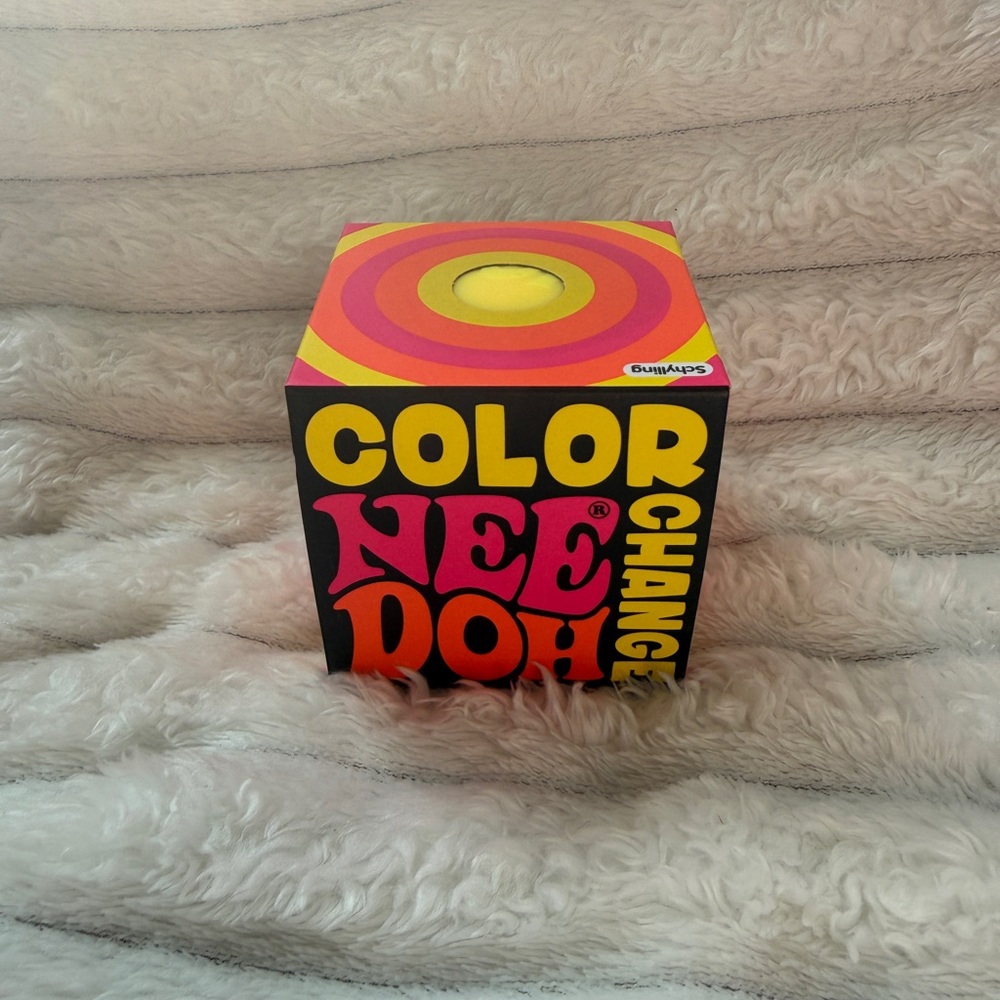 NEEDOH Color Change Toy - yellow to orange